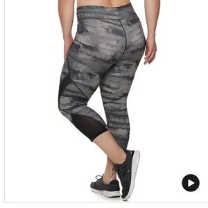 Plus Size Tek Gear Mesh Capri Leggings NWT